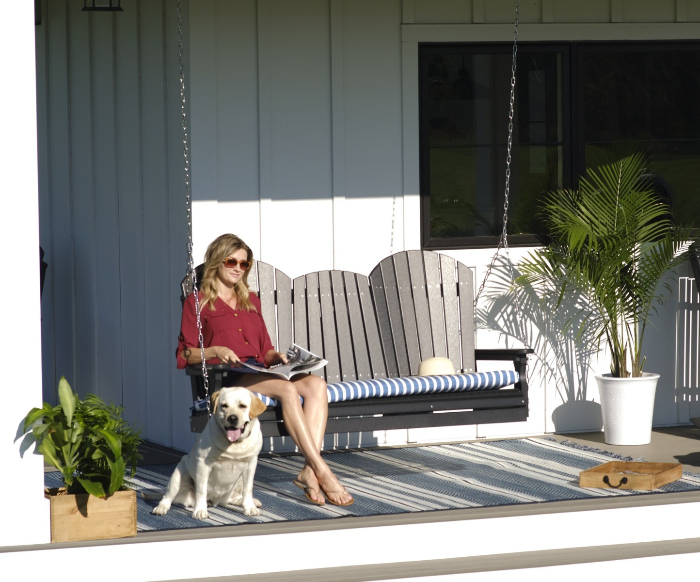 Pull-down cupholder standard feature - cushion sold separately