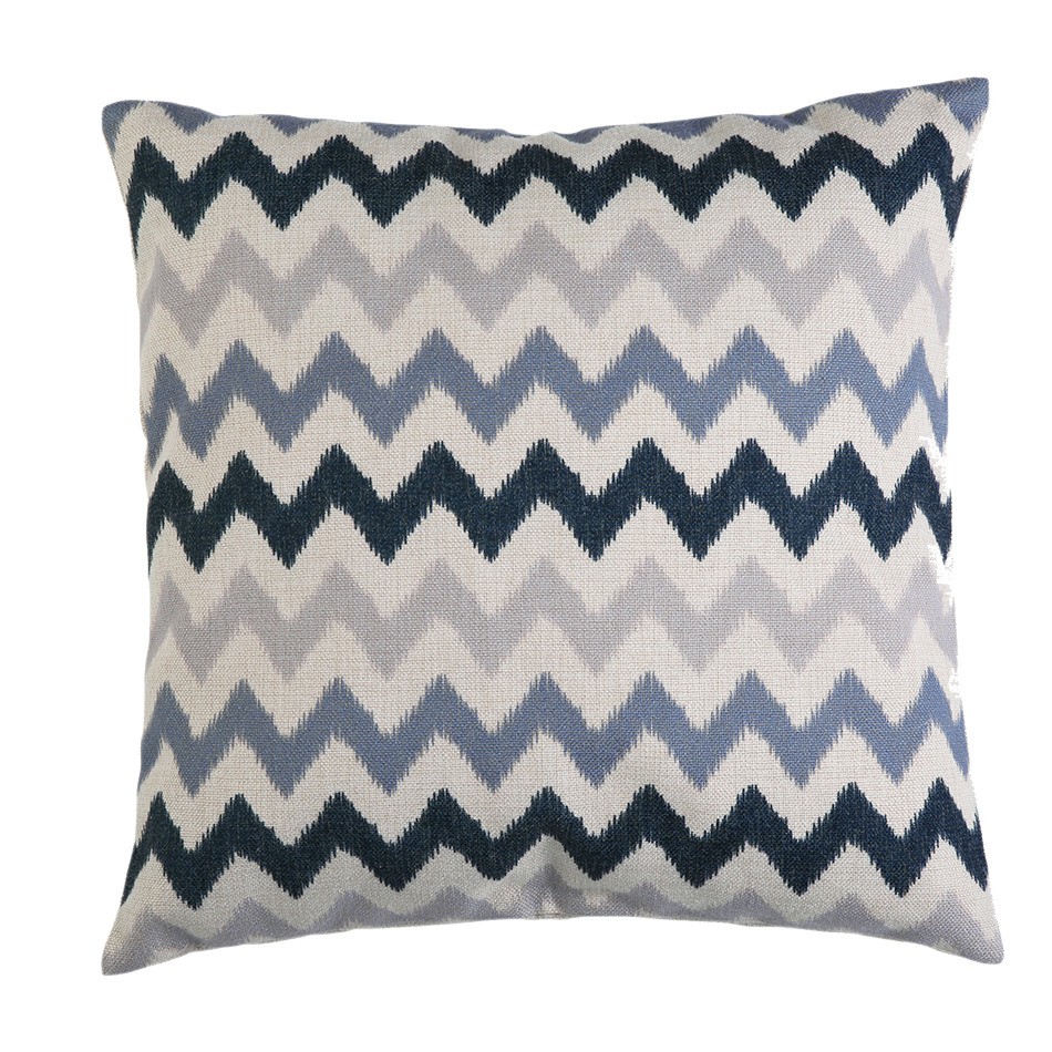Amish Poly 19 in Throw Pillow