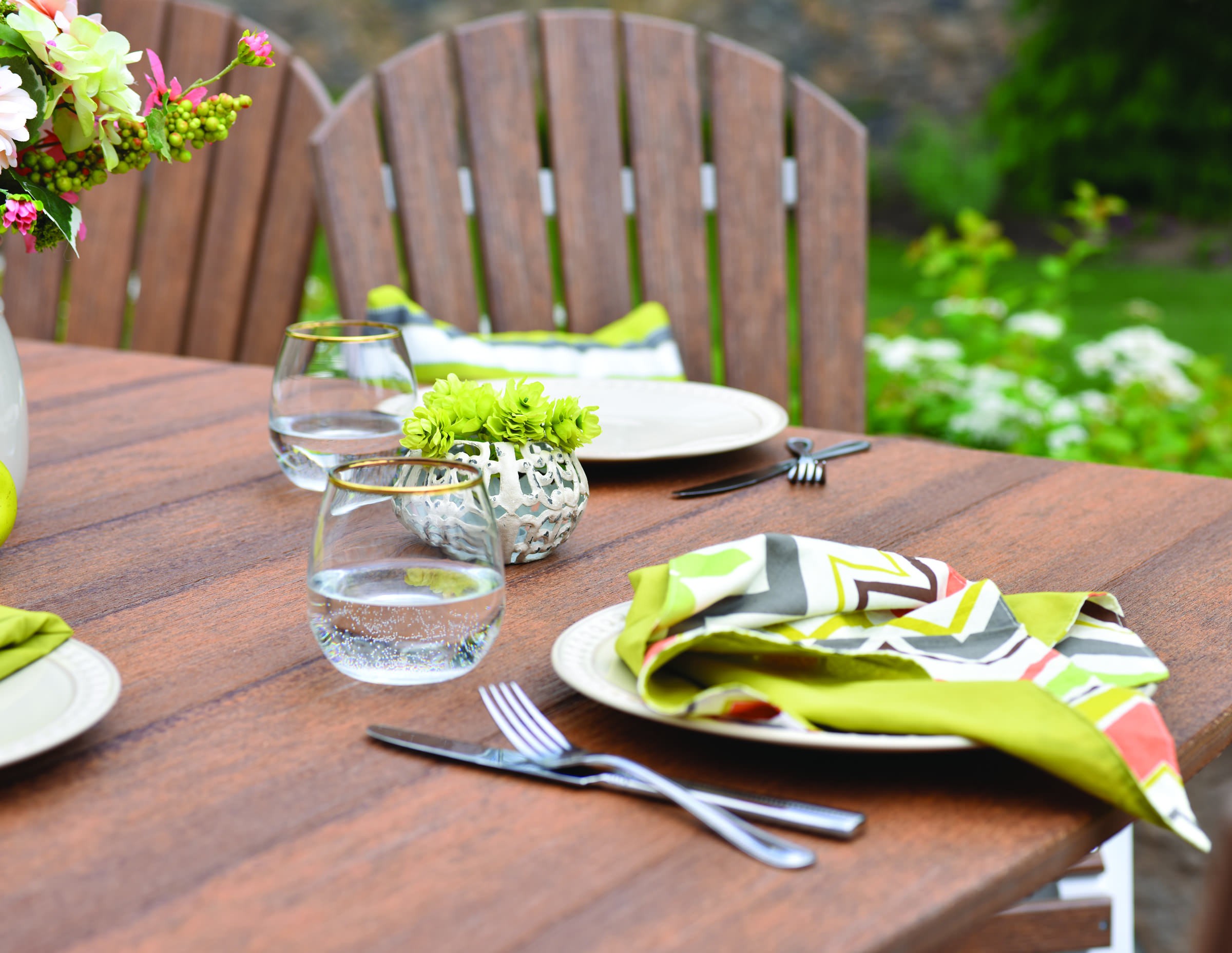 Berlin Gardens Cozi-Back Dining Set