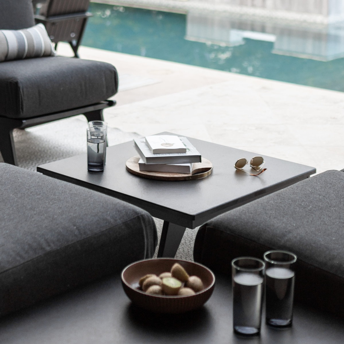 Berlin Gardens MGP 30 in Square Accessory Table