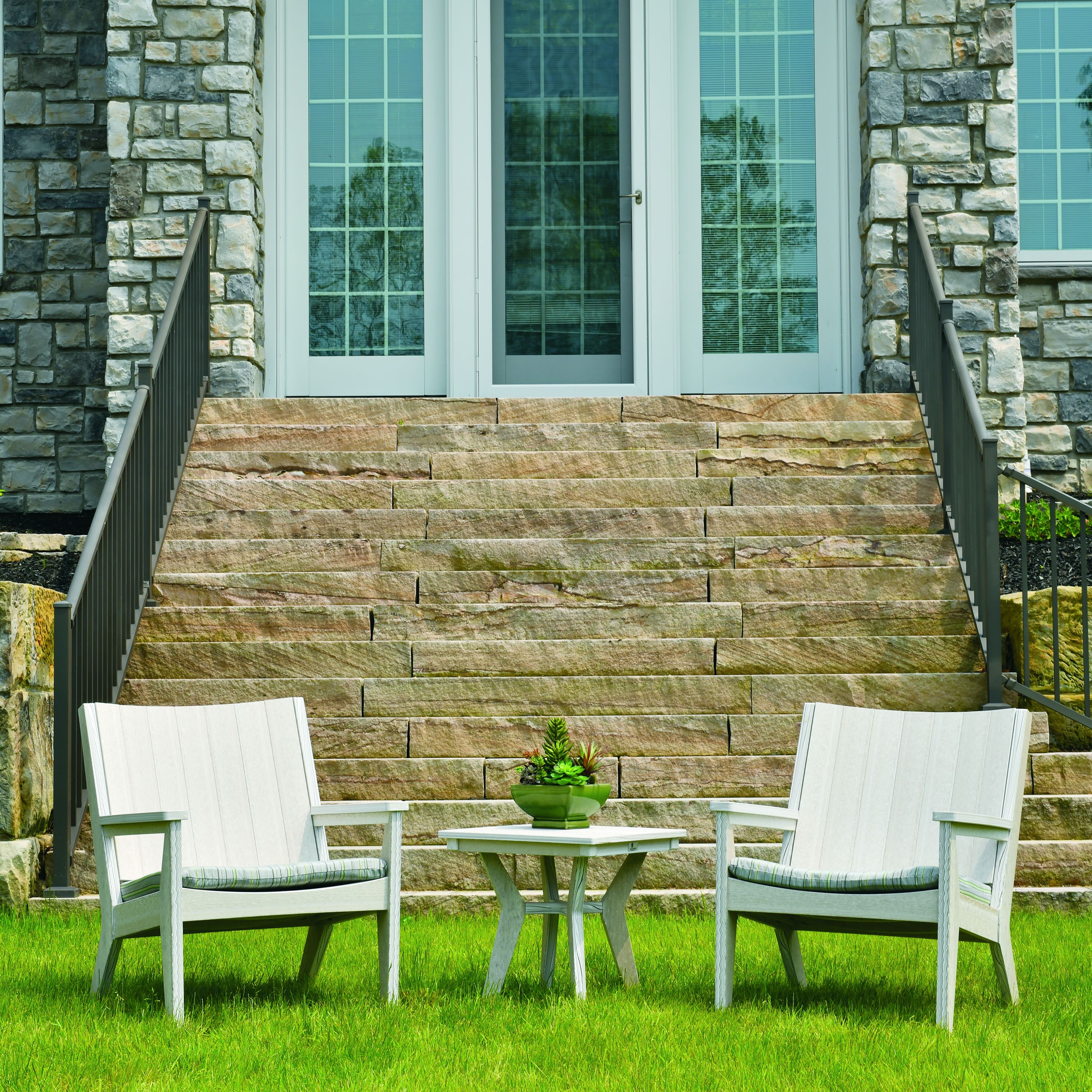 Berlin Gardens Mayhew Chat 3 pc Conversation Set