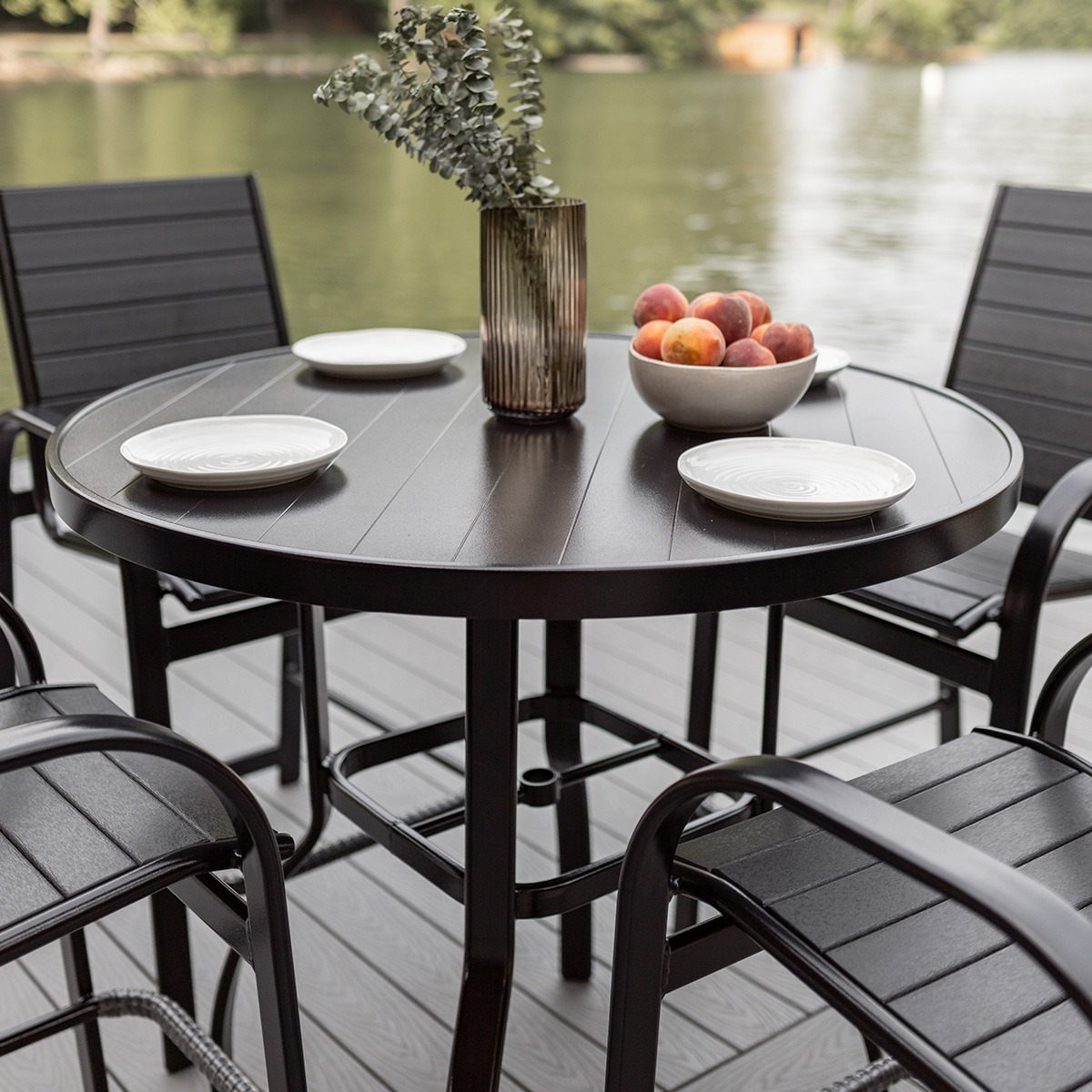 Berlin Gardens Murphy 42 in Round Bar Table