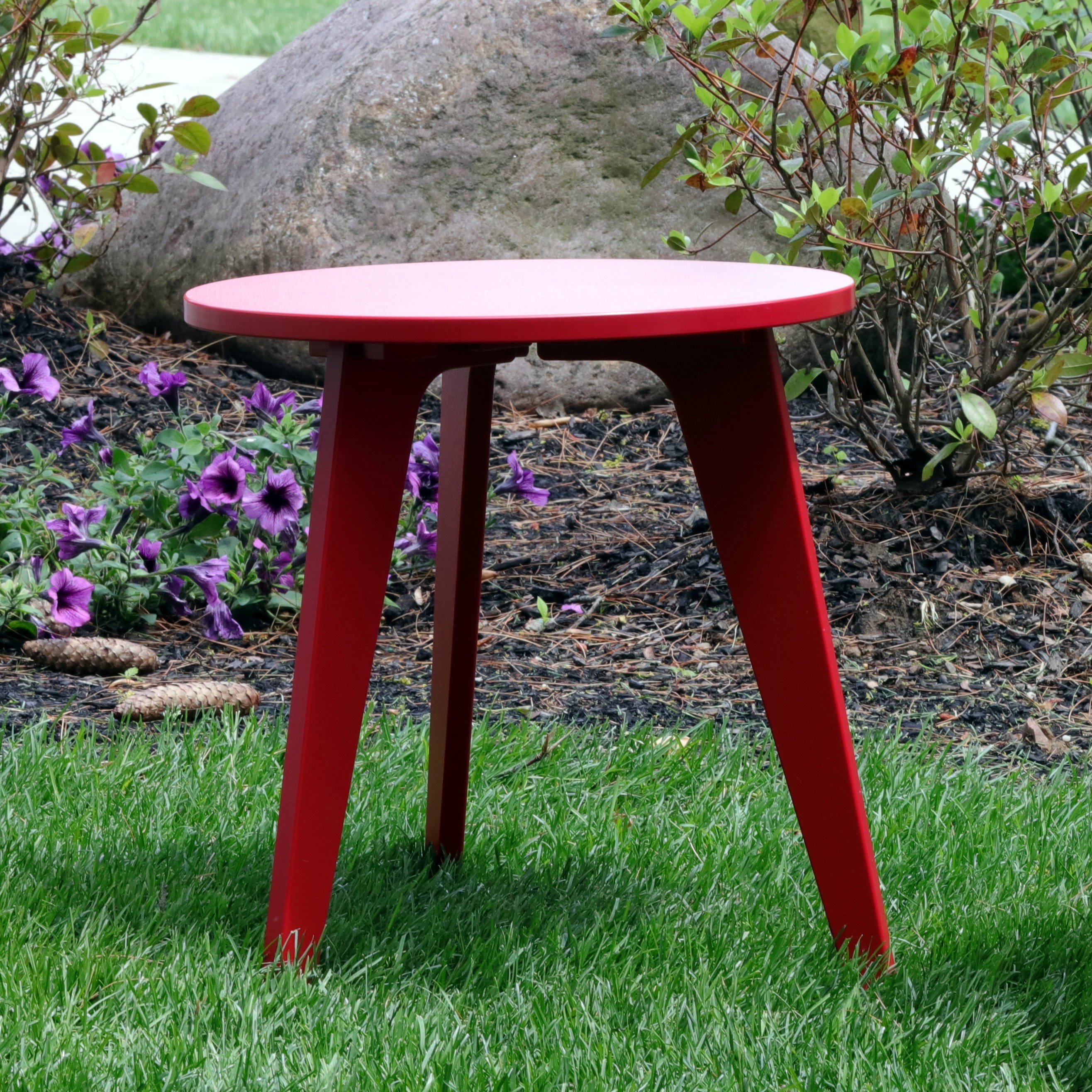 Berlin Gardens Nordic Round End Table