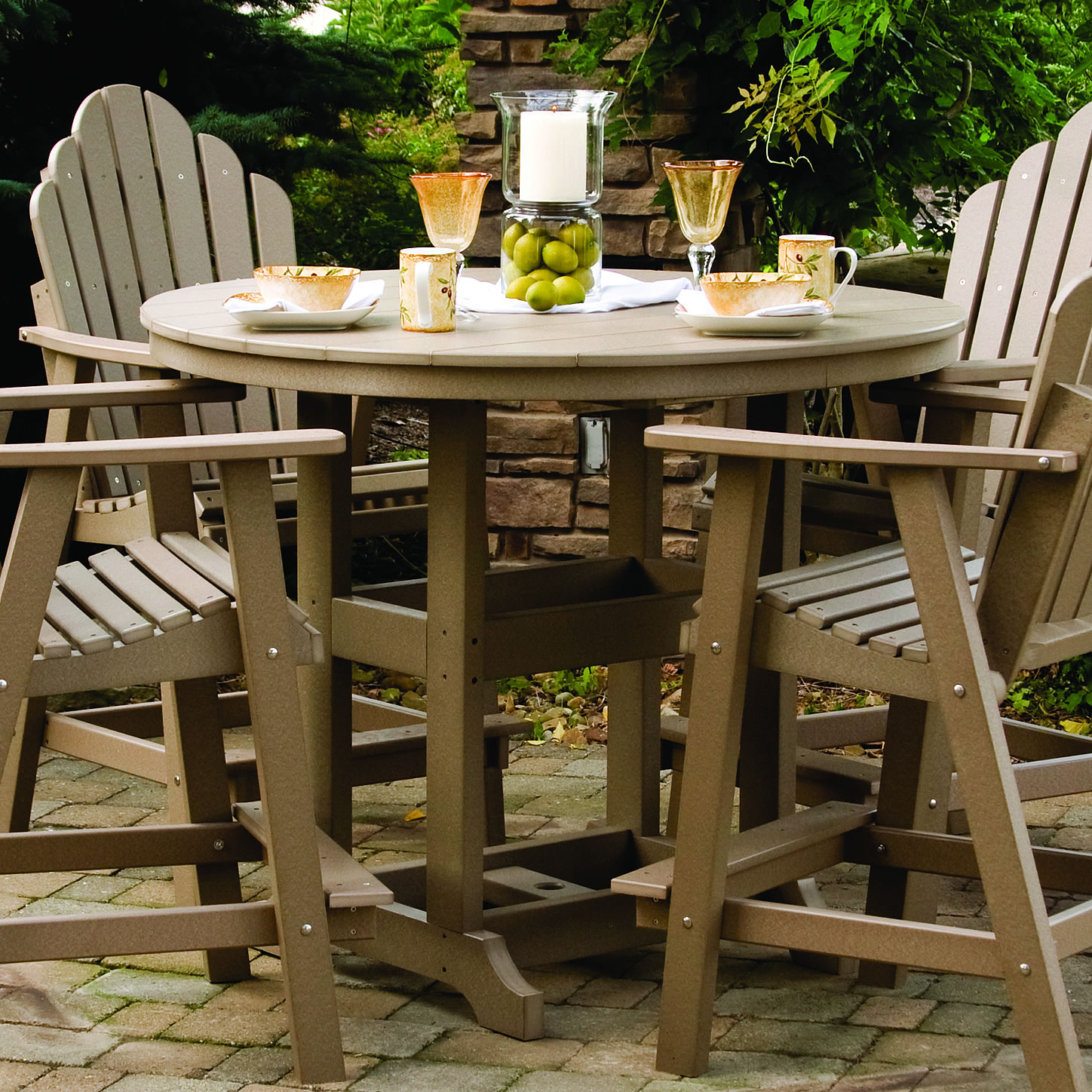 Berlin Gardens Round 48 in Dining Table