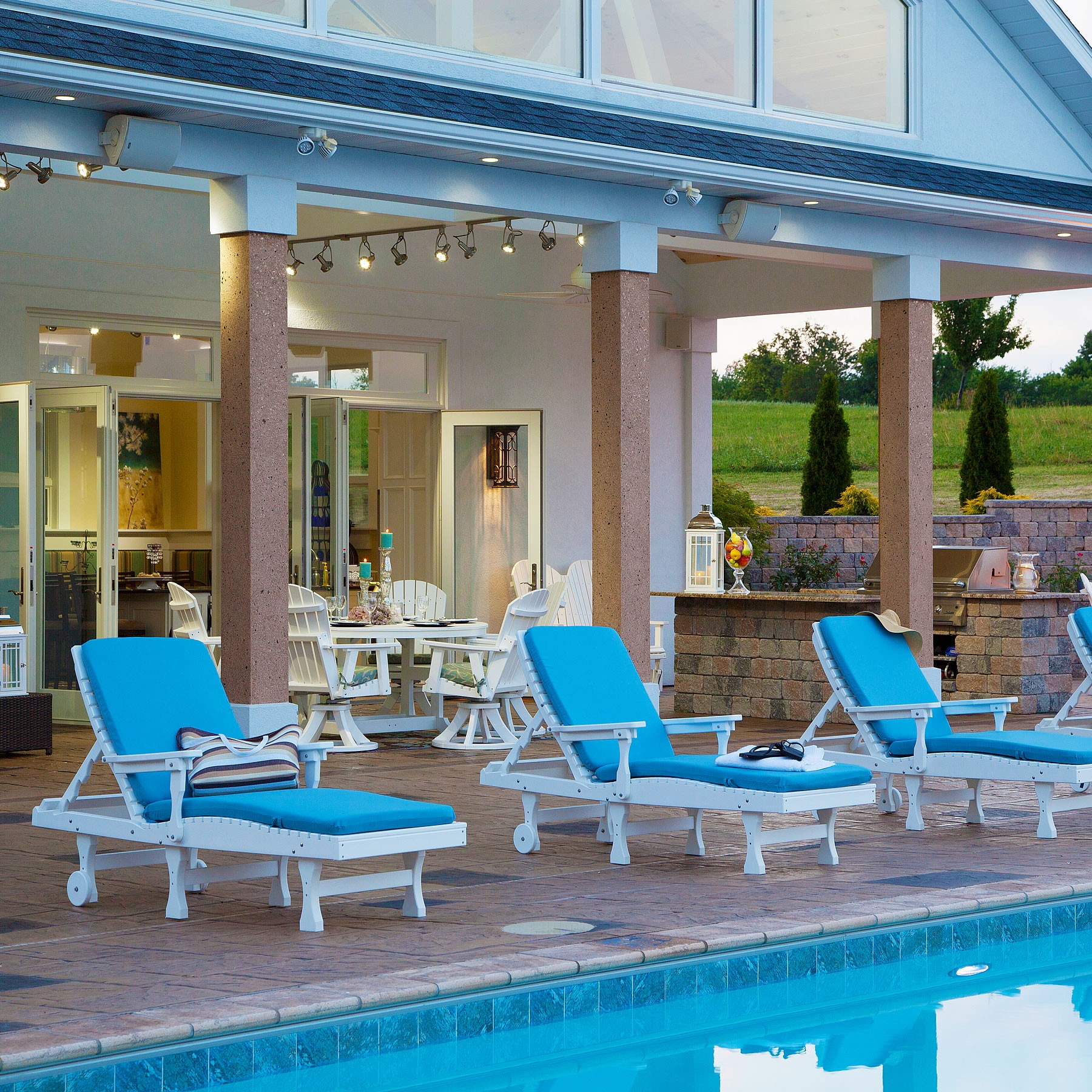 Berlin Gardens Casual-Back Chaise Lounge