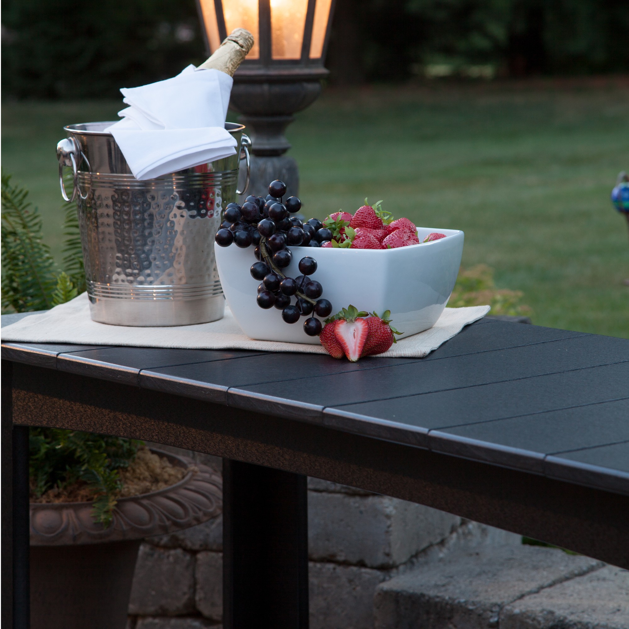 Berlin Gardens Buffet Table