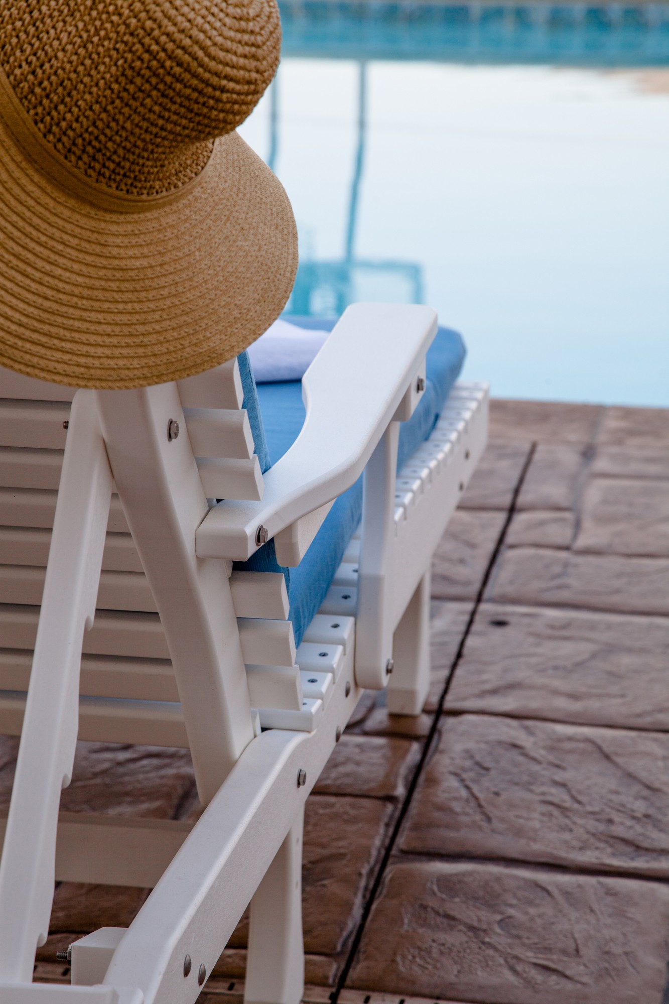 Berlin Gardens Casual-Back Chaise Lounge