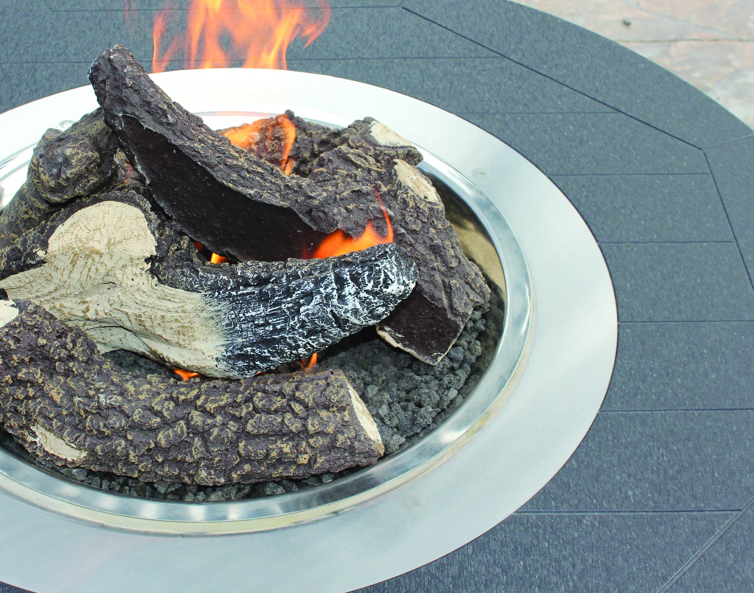 Berlin Gardens Comfo-Back 5 pc Conversation Set with Donoma Rectangle Fire Pit Table