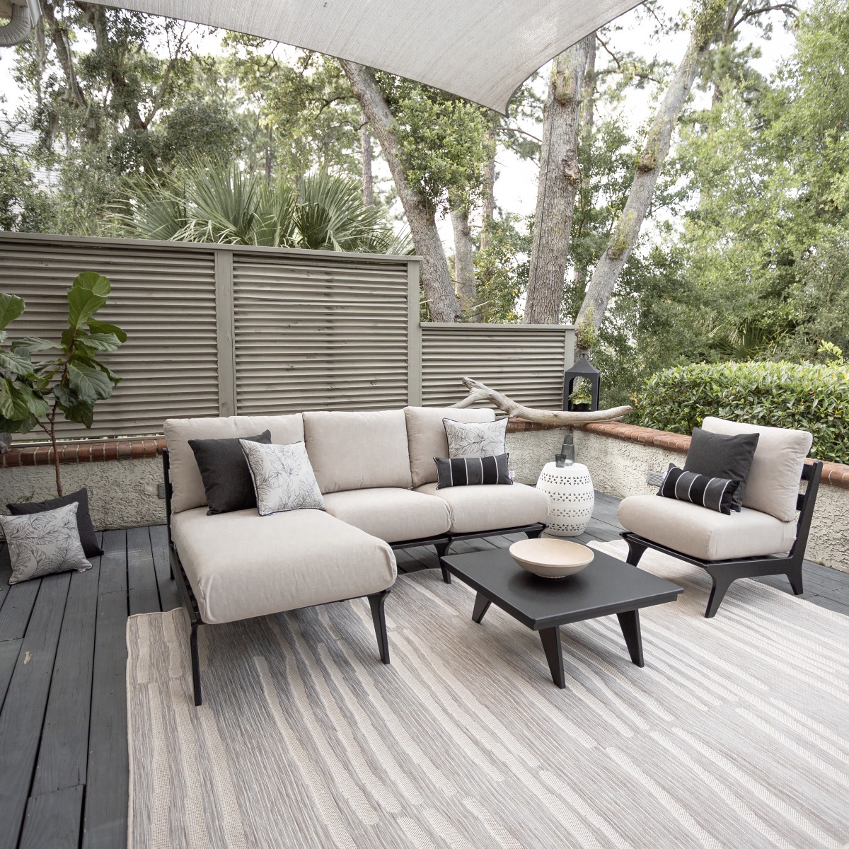 Berlin Gardens Hartley Loveseat