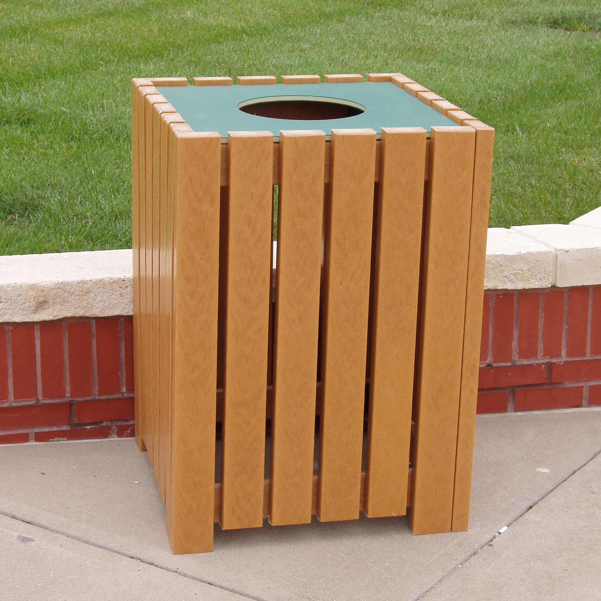 Frog Furnishings Heavy Duty Square Trash Receptacle - 32 gal