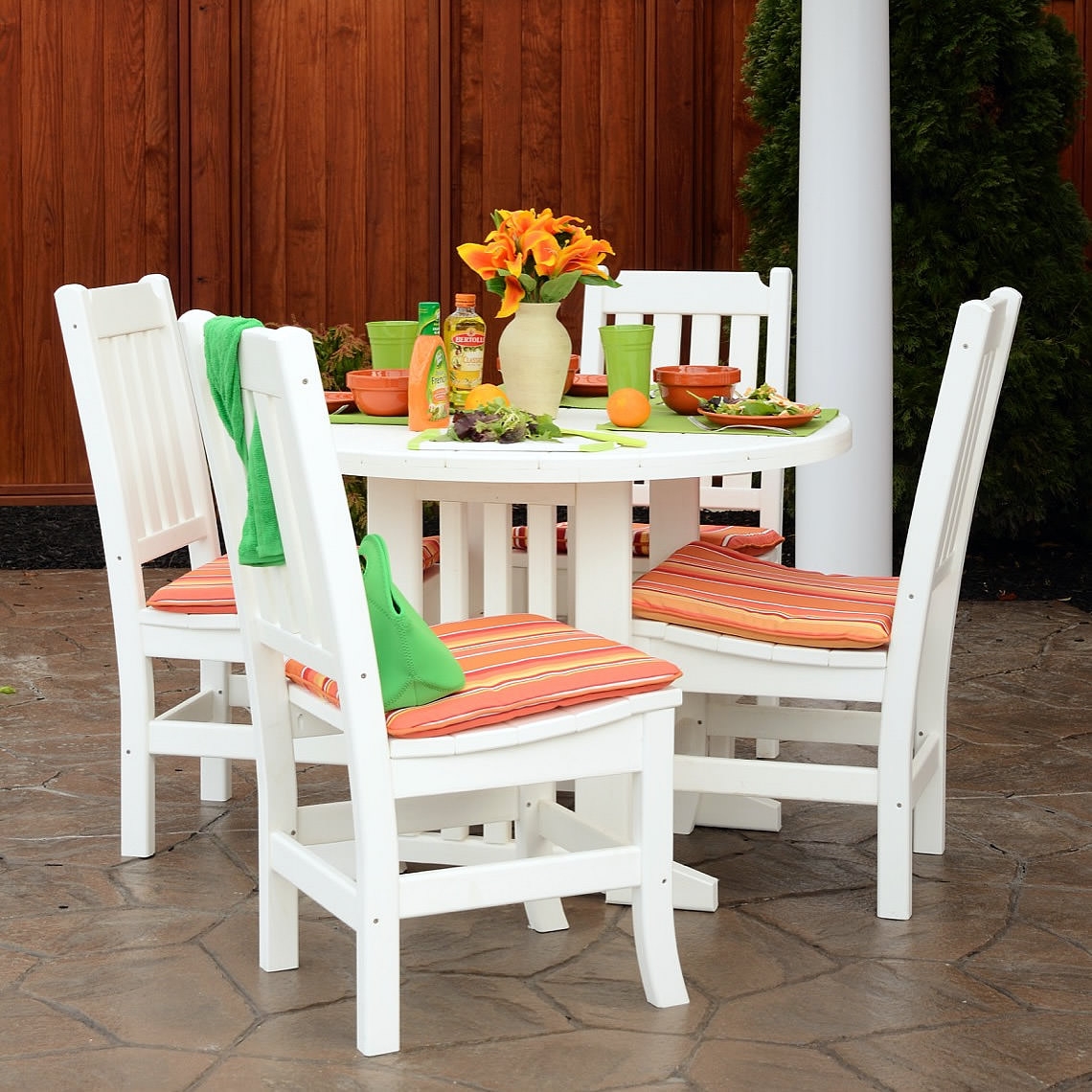 Finch Amish Poly 5 pc Keystone Dining Set