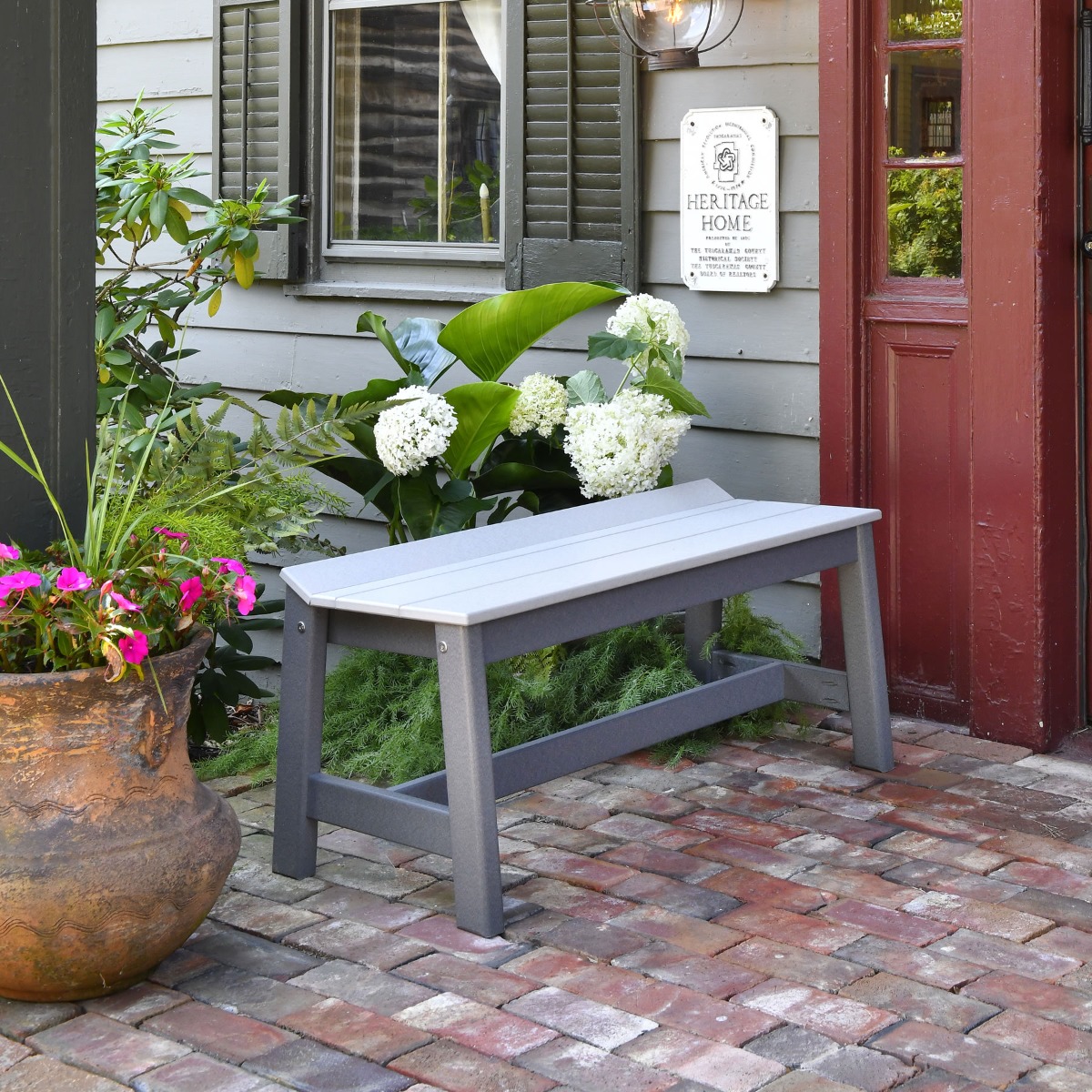 Luxcraft Cafe Dining 41 in Bench