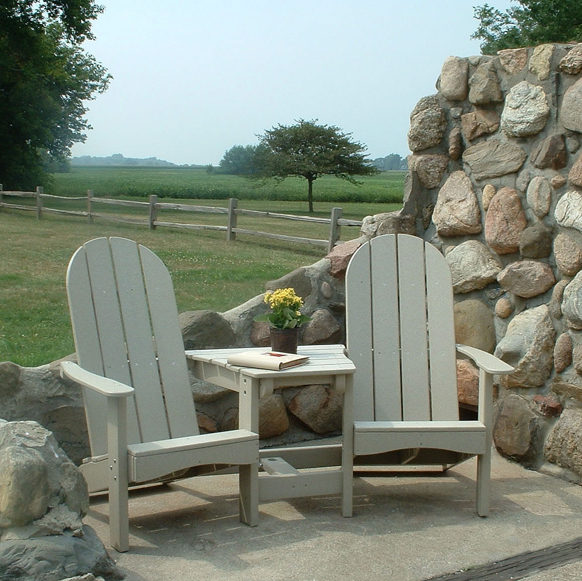 Tailwind Round Back Tete-a-tete