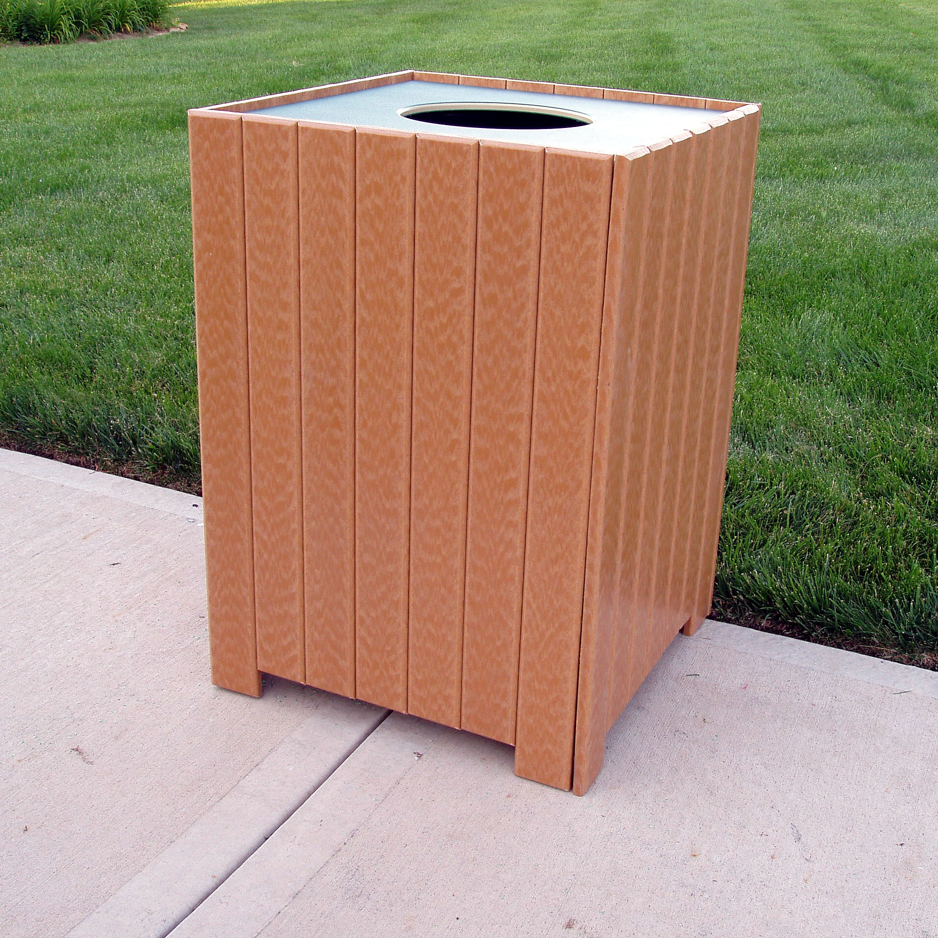 Frog Furnishings Standard Square Receptacle - 20 gal