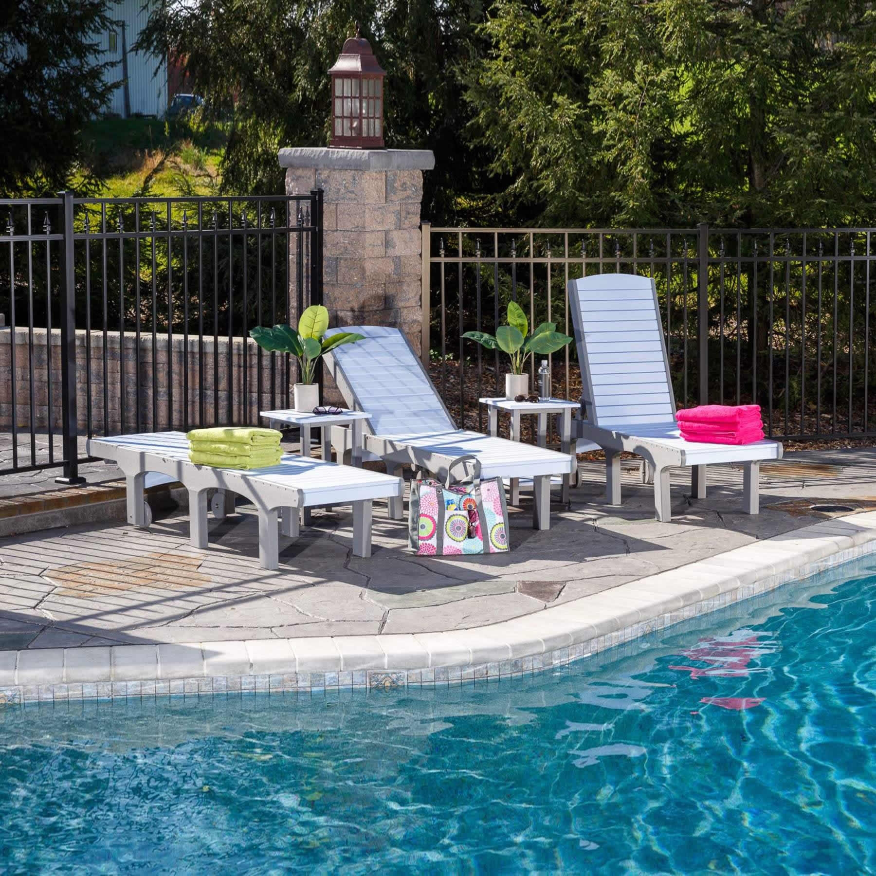 Chaise adjustable back