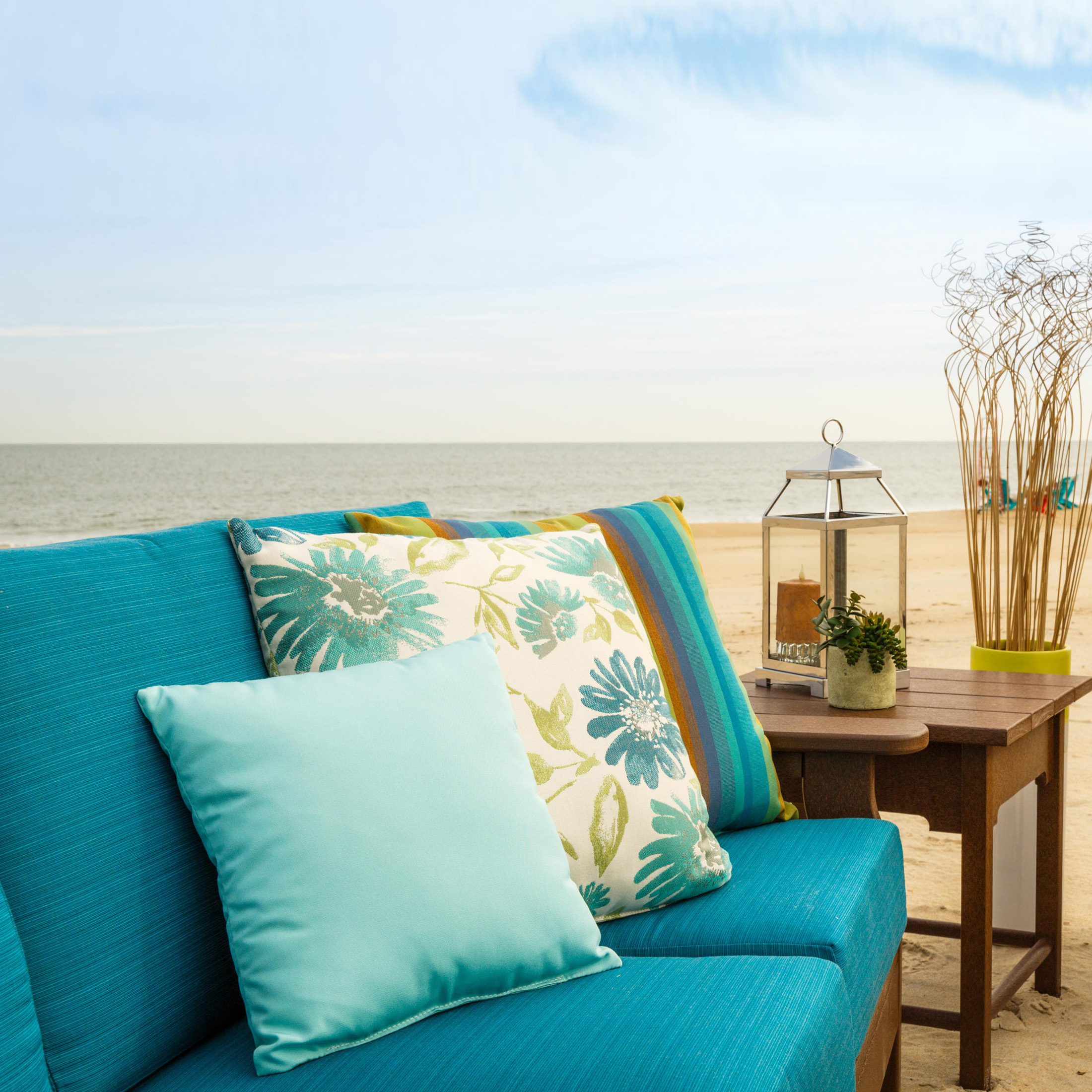 Finch Amish Poly 18 in Pillow